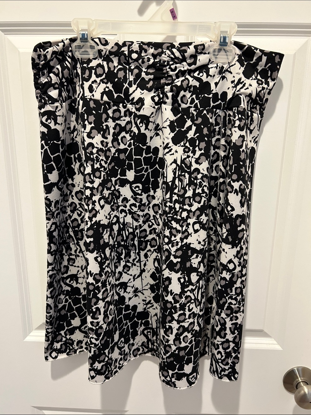Black and white skirt Large